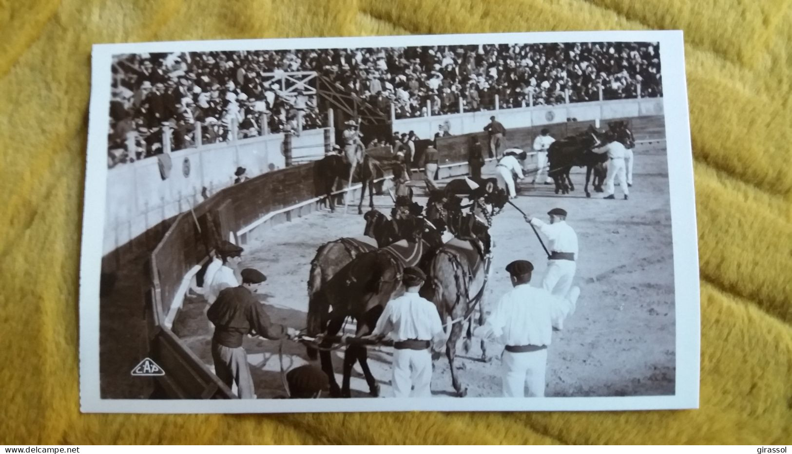 CPA COURSE DE TAUREAUX L ENLEVEMENT DES VICTIMES  1930 ED C A P 10 TAUREAU TORO TORERO TOREADOR ? CHEVAL CHEVAUX - Taureaux