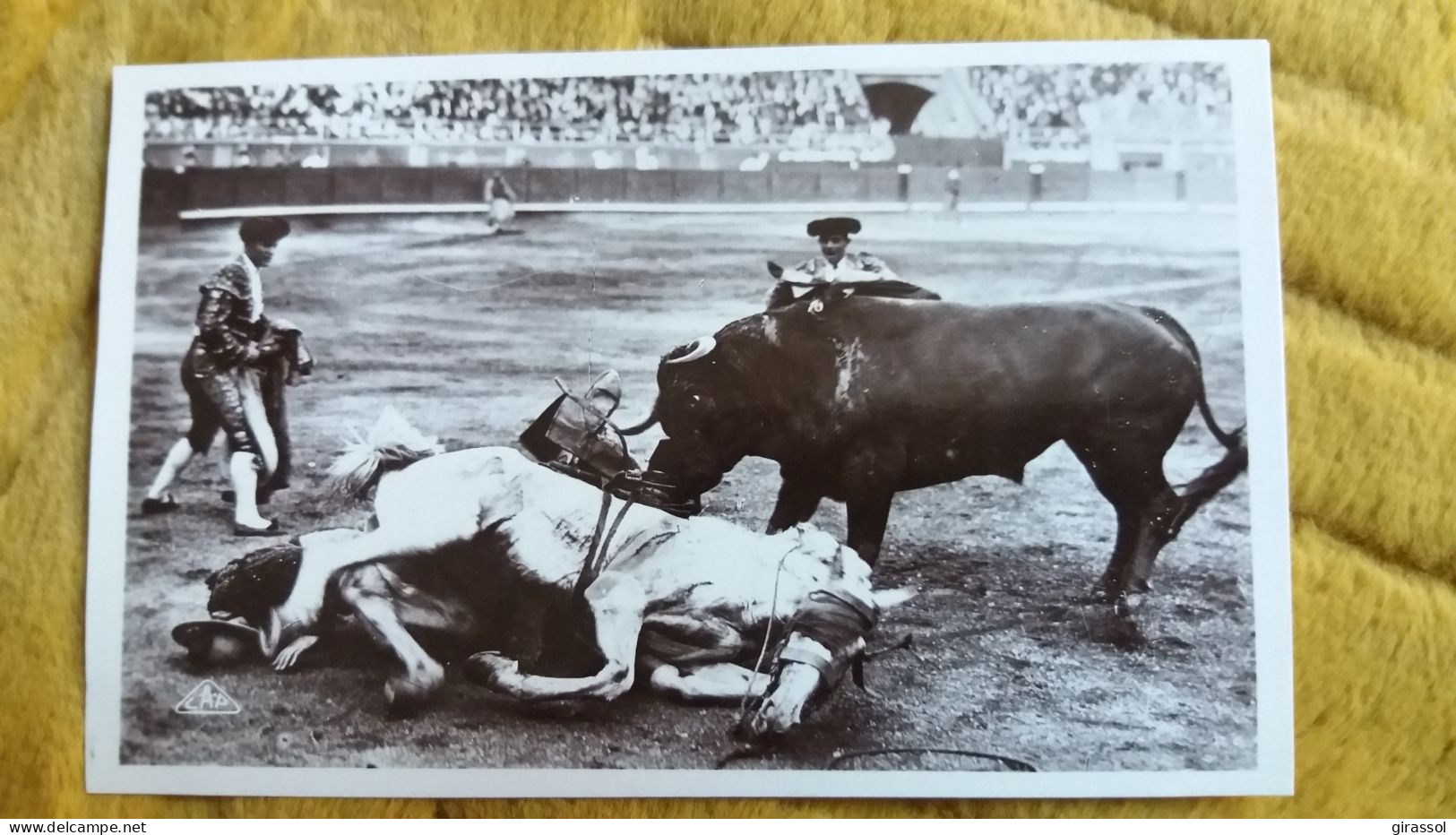 CPA COURSE DE TAUREAUX MATADORS UNE CHUTE A DECOUVERT 1930 ED C A P 14  TORERO TOREADOR ? TAUREAU CHEVAL - Stieren