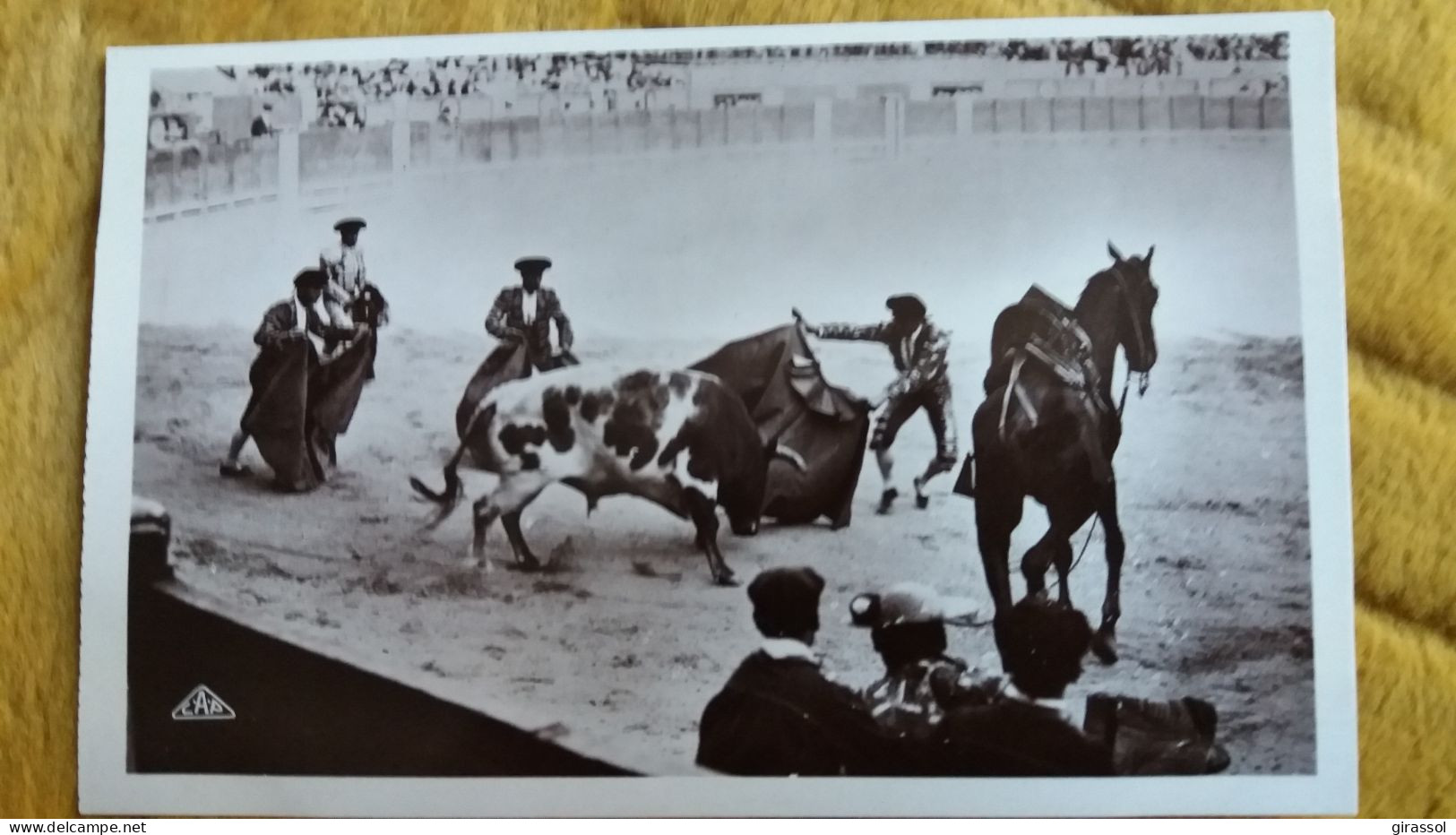 CPA COURSE DE TAUREAUX PASSE DE MANTEAU DITE VERONIQUE 1930 ED C A P 15  TORERO TOREADOR ? TAUREAU CHEVAL - Bull