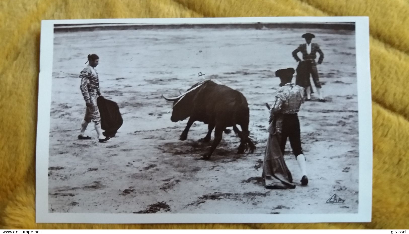 CPA COURSE DE TAUREAUX LE TAUREAU S EFFONDRE APRES LE COUP D EPEE 1930 ED C A P 20  TORERO  ? TAUREAU - Taureaux