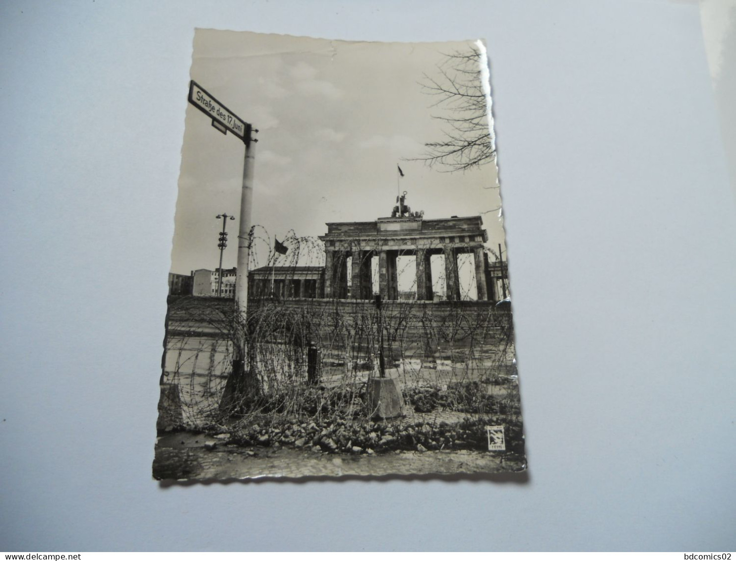 ALLEMAGNE  CARTE ANCIENNE EN  NOIR ET BLANC SANS ECRITURE GAUFRE  BERLIN BRANDENBURGER TOR  EDIT KLINKE - Berliner Mauer