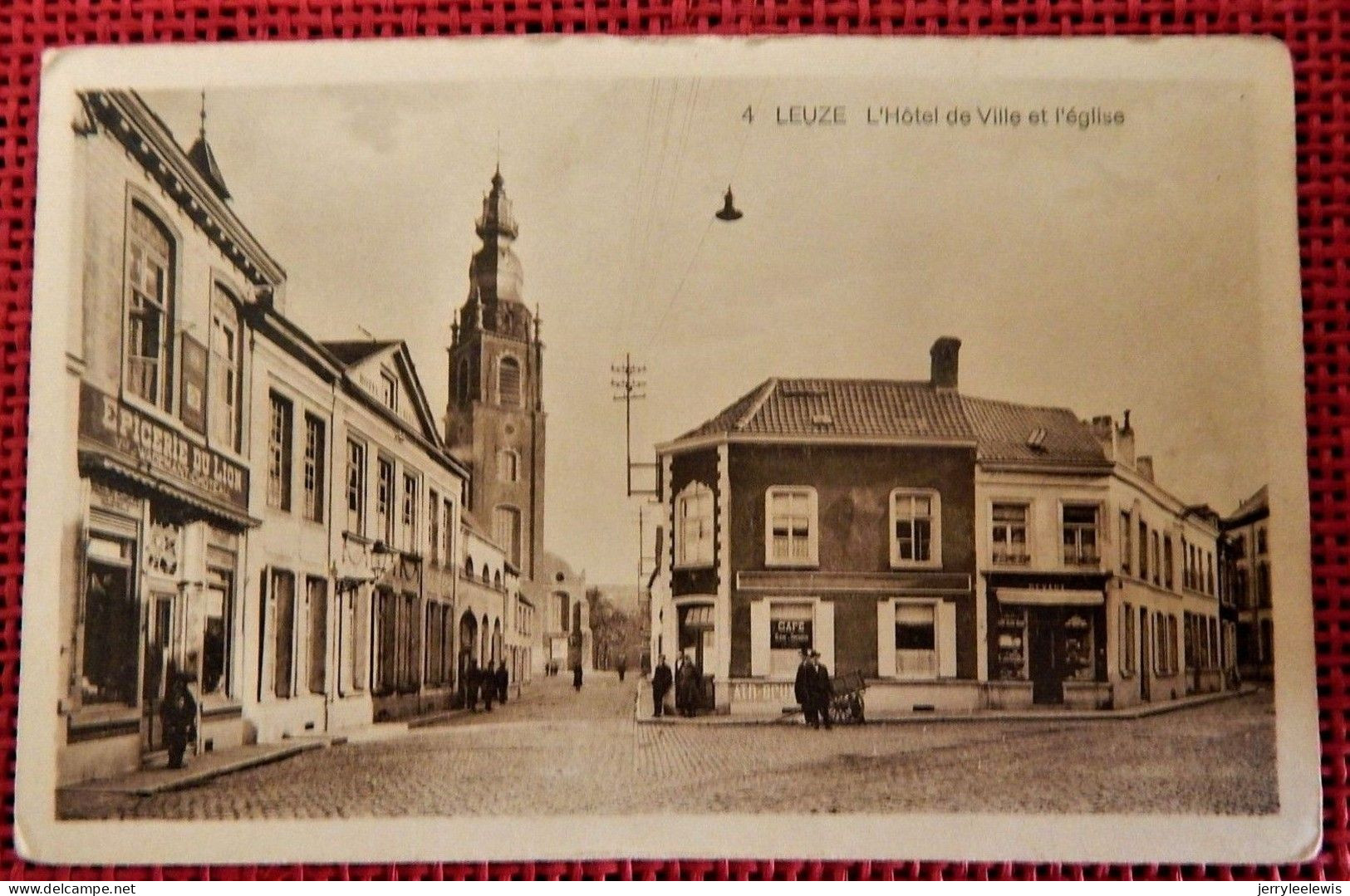 LEUZE  -  L'Hôtel De Ville Et L'Eglise - Leuze-en-Hainaut