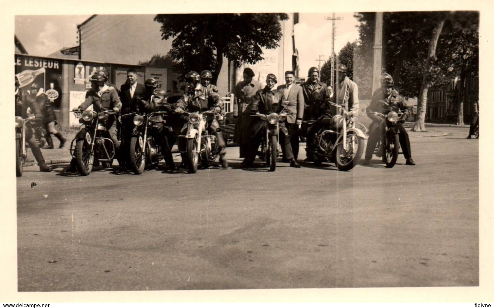 Moto - Photo Ancienne - Groupe De Motards , Motocyclettes De Marque ? - Motorbikes