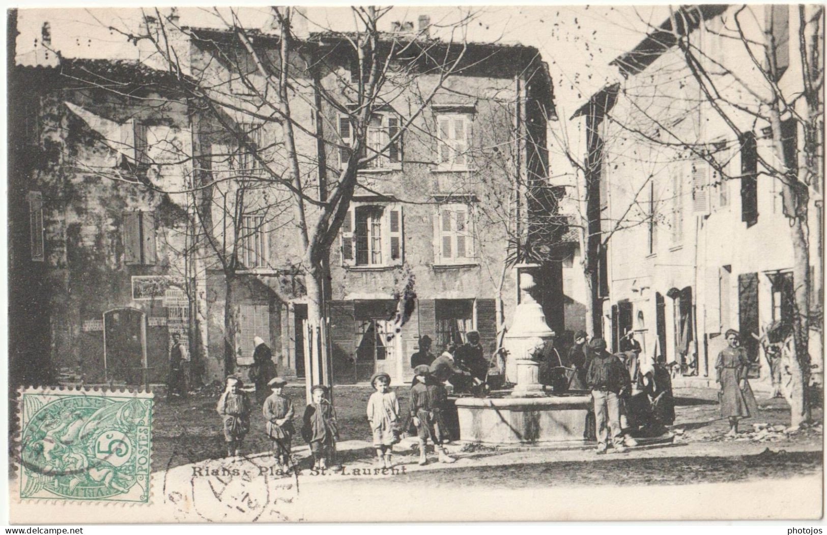 CPA   Rians (83) Belle Animation Enfantine Près De La Fontaine Place Saint Laurent  1907 - Rians