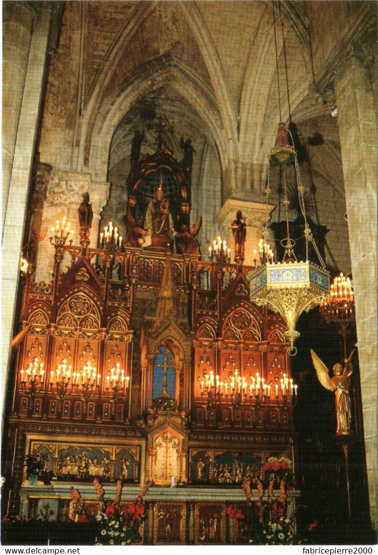 CPM 62 (Pas-de-Calais) Saint-Omer - La Cathédrale. Autel De Notre-Dame Des Miracles, La Statue Miraculeuse En Chêne TBE - Kirchen U. Kathedralen