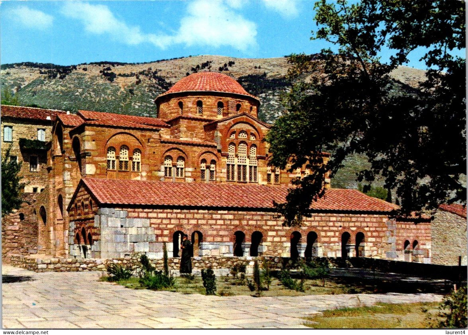 23-11-2023 (3 V 11) Greece (or Cyprus ?) The Convent Of St Luc - Kirchen U. Kathedralen