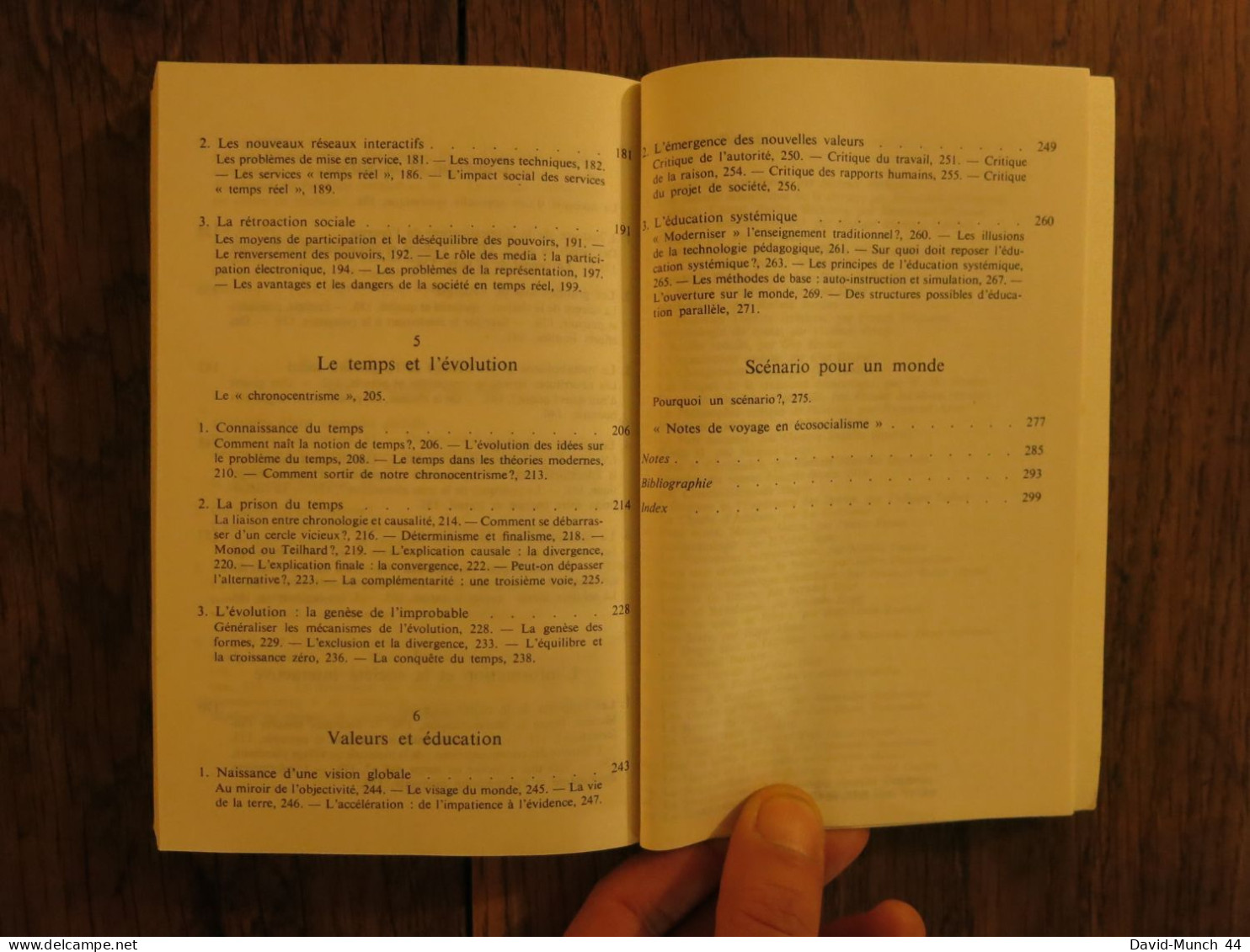 Le macroscope de Joël de Rosnay. Editions du Seuil, Points. 1975