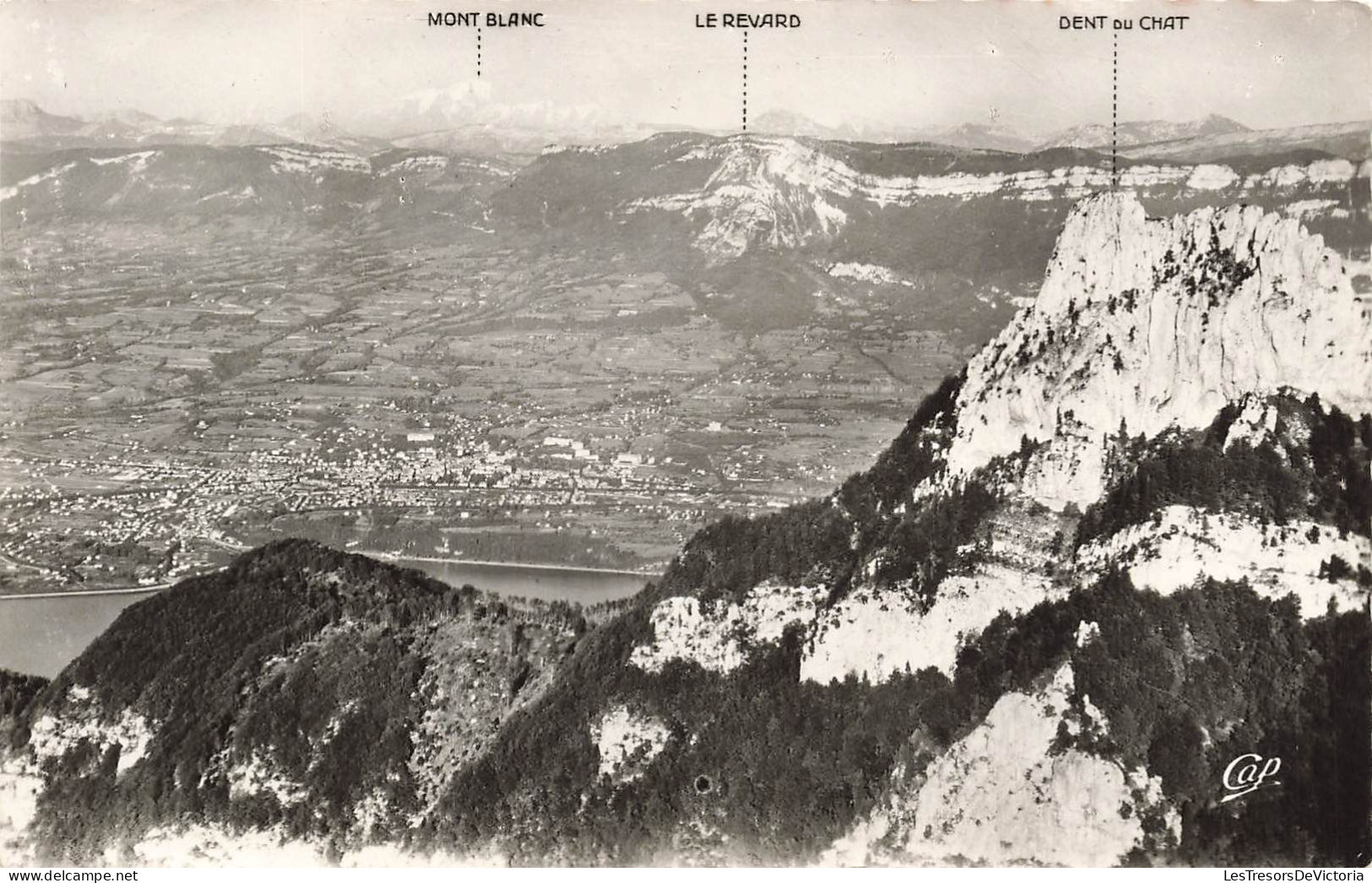 FRANCE - Lac Du Bourget (Savoie) - Vue Aérienne Et La Dent Du Chat - Au Fond, Aix Les Bains - Carte Postale Ancienne - Le Bourget Du Lac