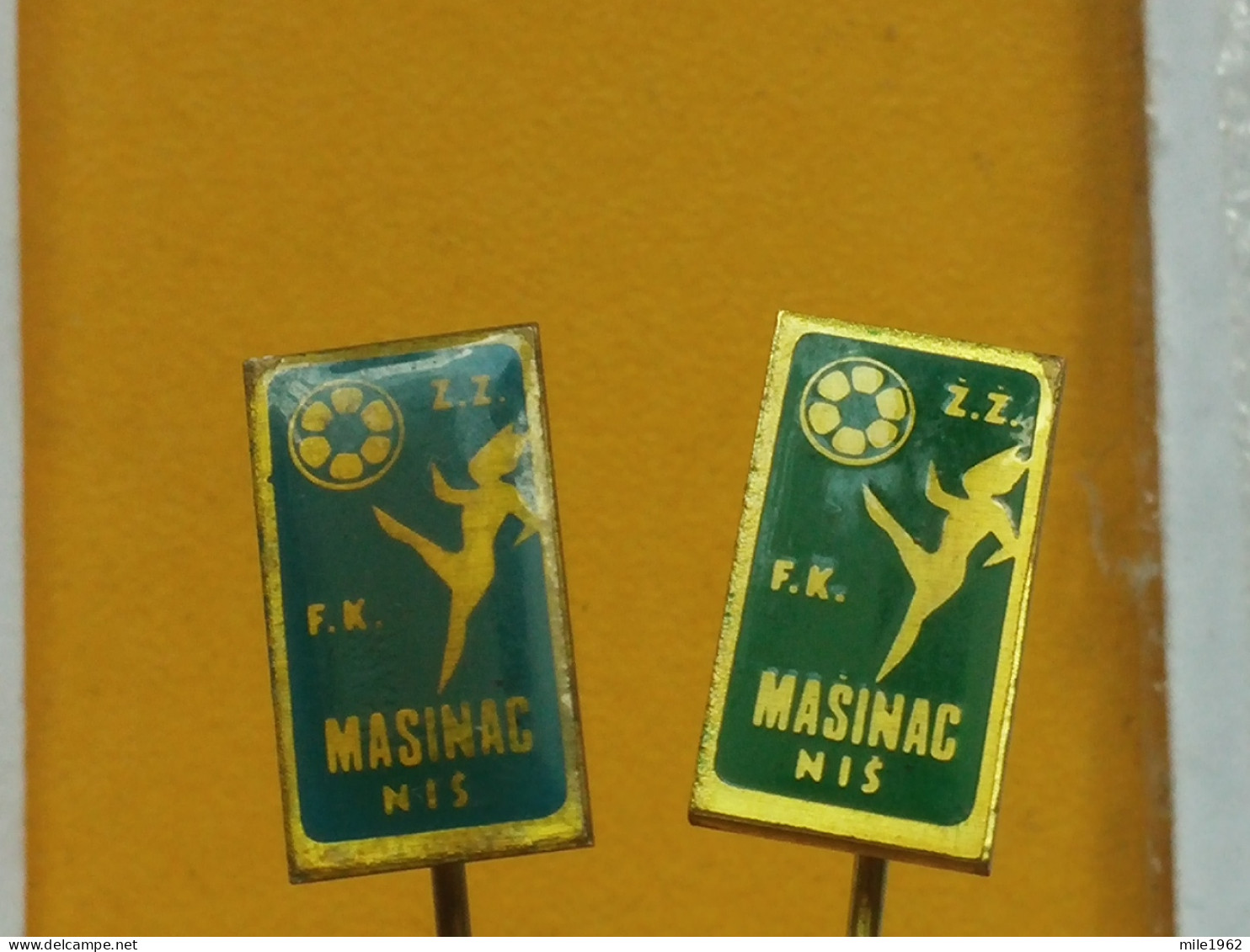 Badge Z-22-14 - SOCCER, Women's, Female FOOTBALL CLUB Masinac, Nis, Serbia - Football