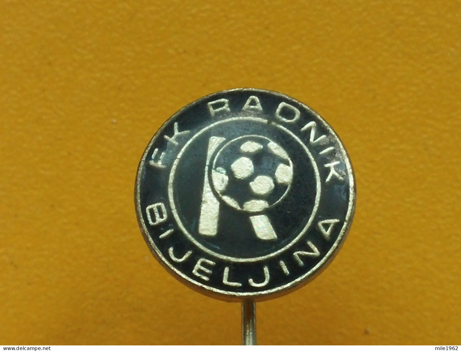 Badge Z-22-14 - SOCCER, FOOTBALL CLUB RADNIK BIJELJINA - Football