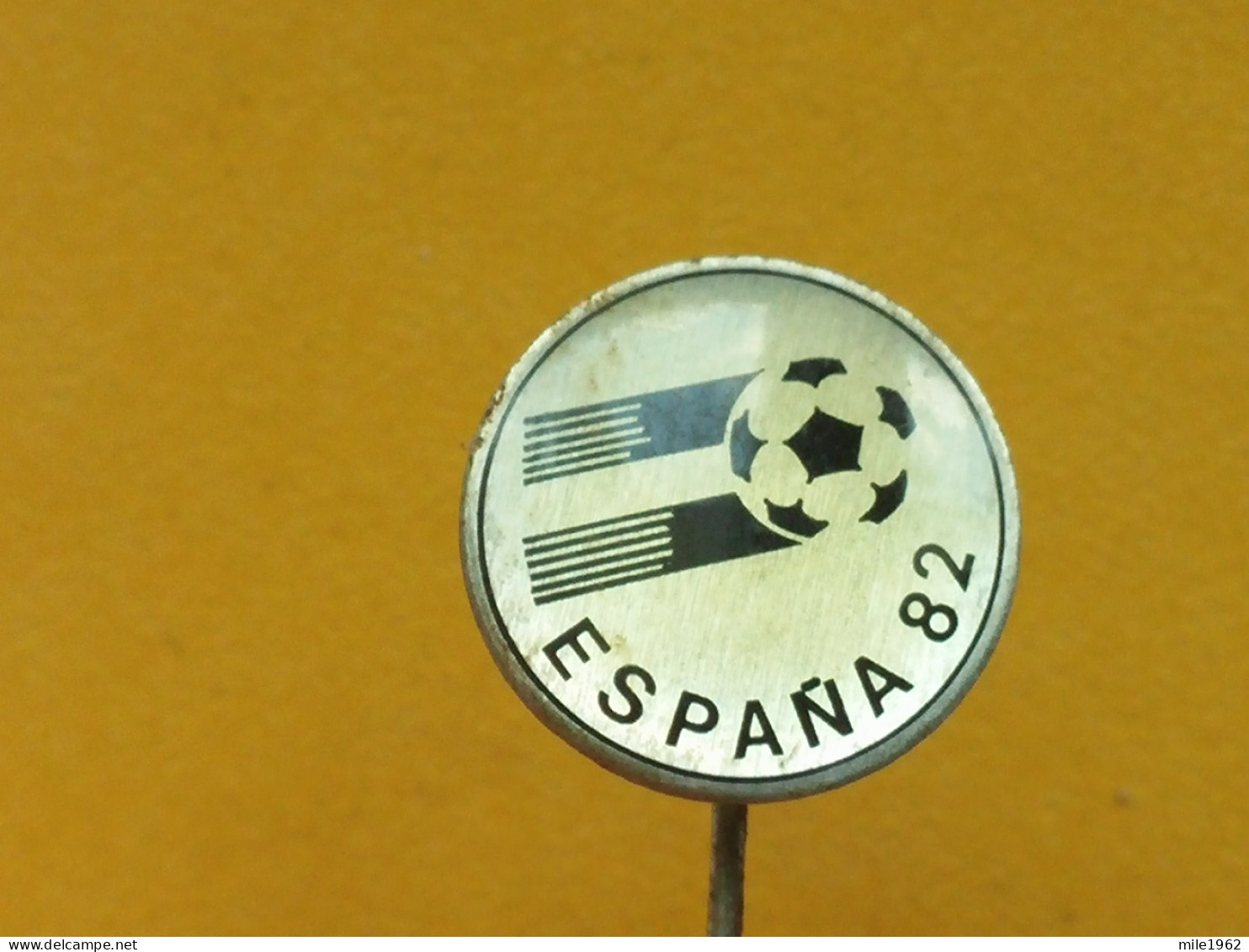 Badge Z-22-14 - SOCCER, FOOTBALL WORLD CHAMPIONSHIP ESPANA 1982 - Football