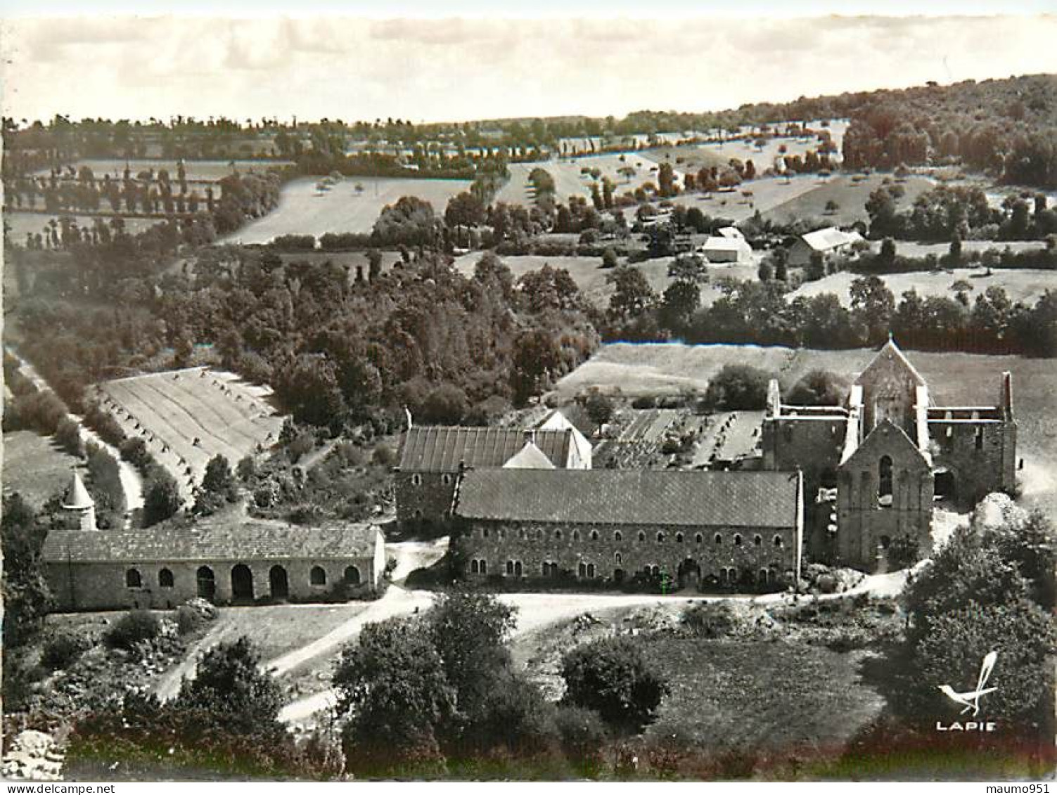 22 PLENEE JUGON -  En Avion Au Dessus De L'Abbaye De Boquen Vue Générale ( Cpsm 15x10) - Plénée-Jugon