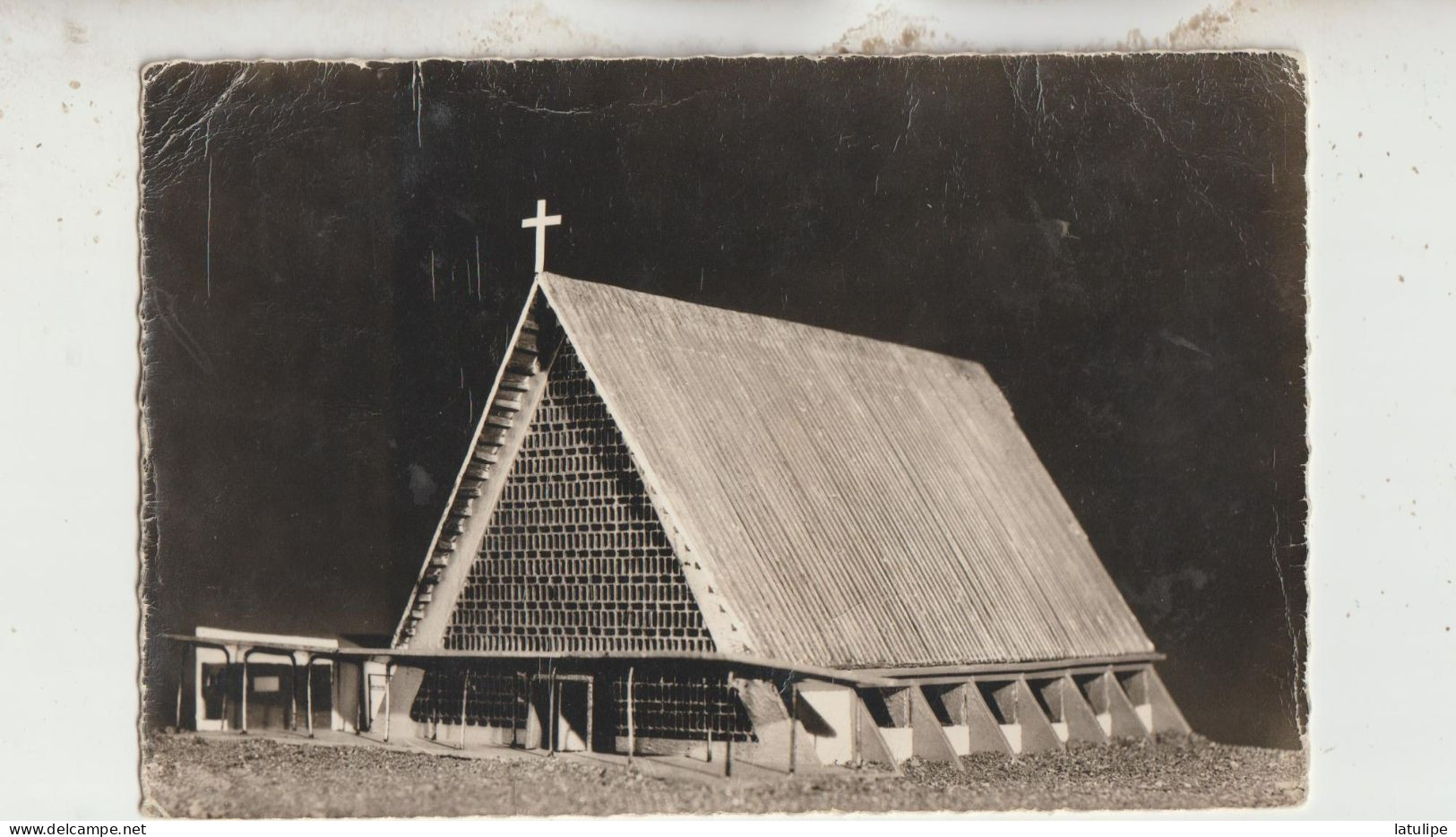 Ugine 73  Carte Glacée Non Circulée   Eglise Du Sacre Coeur  Des Fontaines  D'Ugine - Ugine