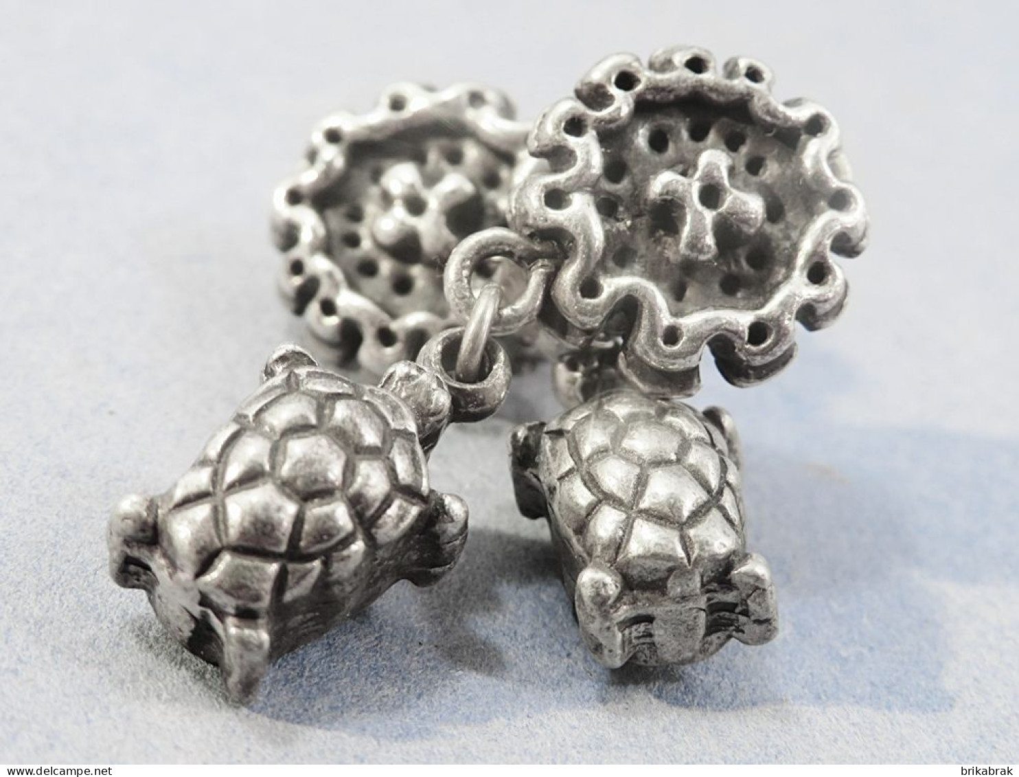 BOUCLES D'OREILLES TORTUES EN METAL ARGENTE