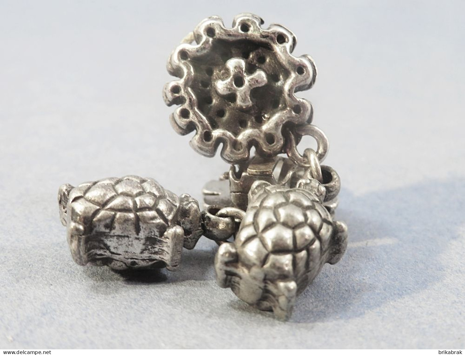 BOUCLES D'OREILLES TORTUES EN METAL ARGENTE