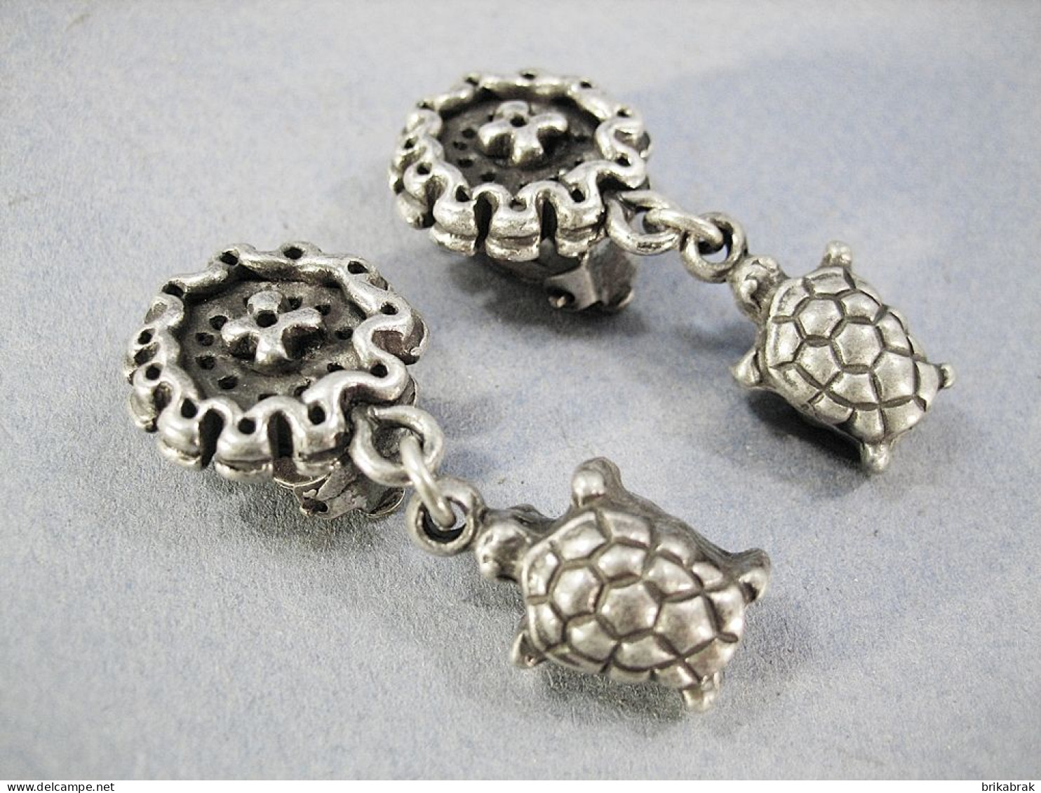 BOUCLES D'OREILLES TORTUES EN METAL ARGENTE