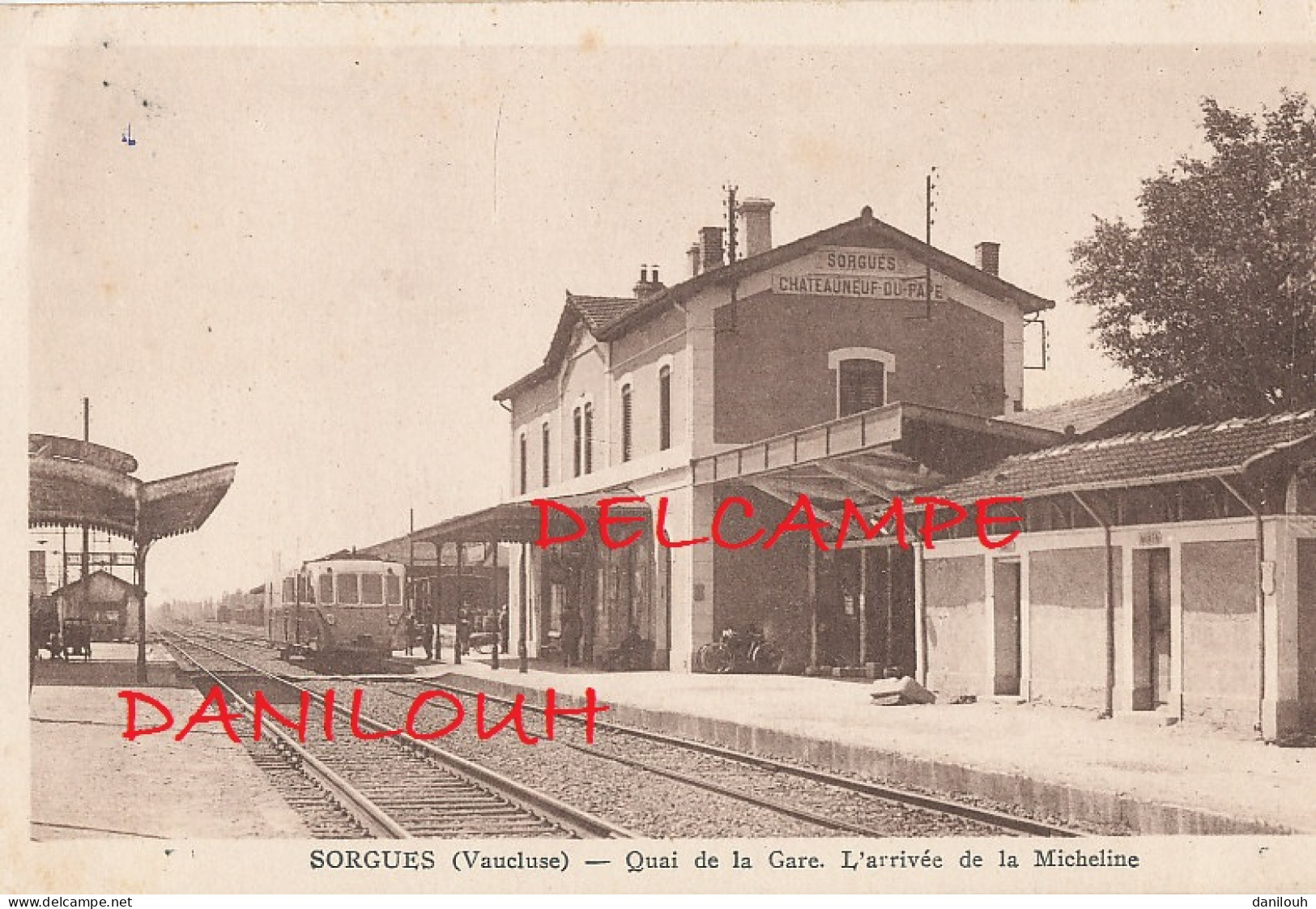 84 // SORGUES   Quai De La Gare, L'arrivée De La Micheline - Sorgues