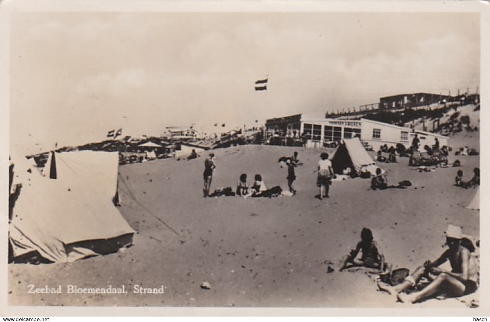 484571Bloemendaal, Zeebad Bloemendaal, Strand. (FOTOKAART)(kleine Vouwen In De  - Bloemendaal