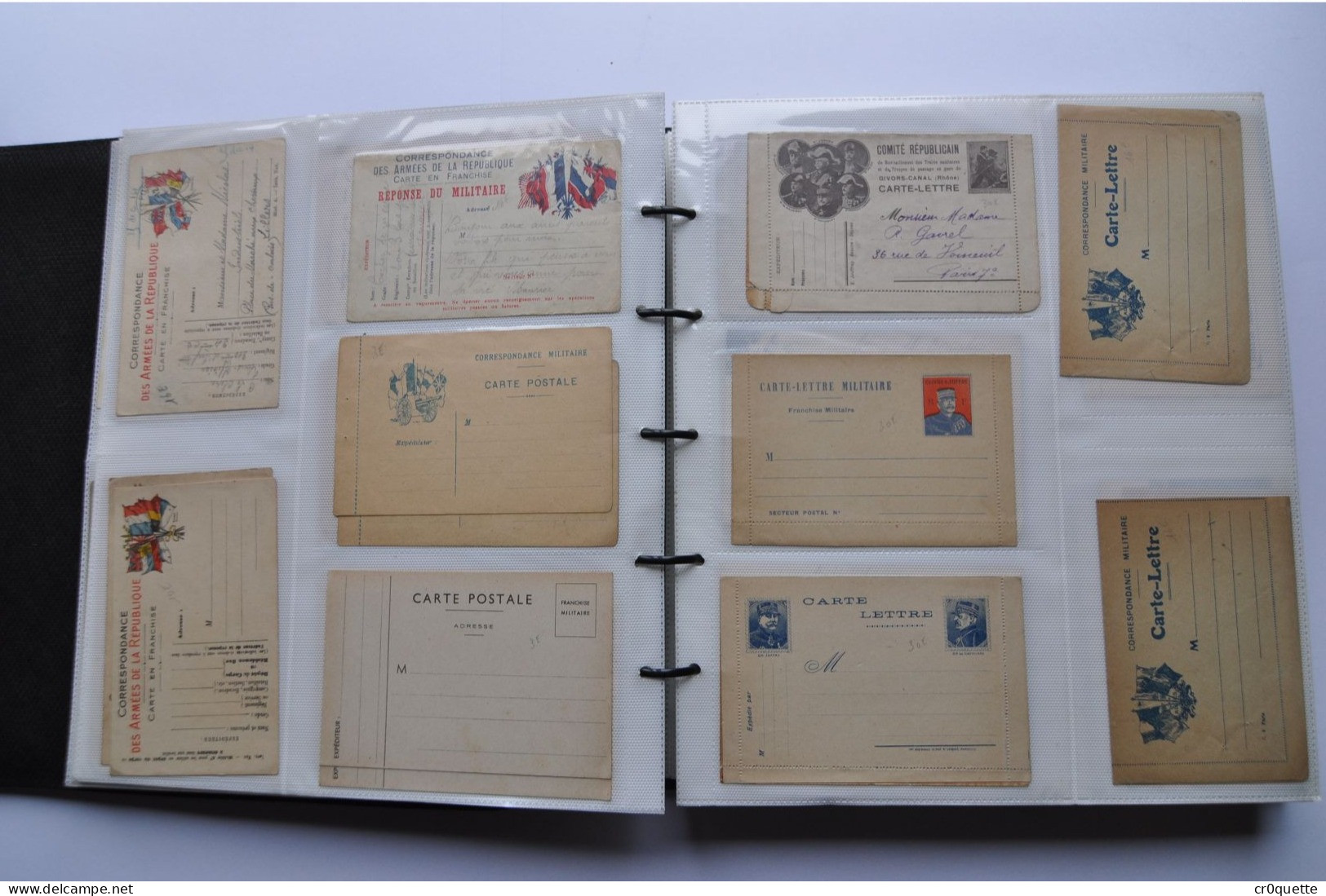 # THEME - MILITARIA / ALBUM MILITAIRE de 390 CARTES POSTALES