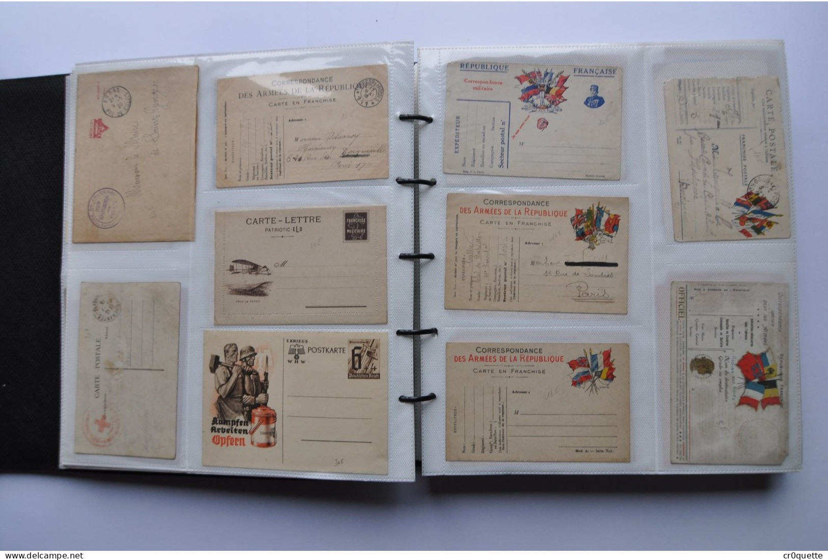 # THEME - MILITARIA / ALBUM MILITAIRE de 390 CARTES POSTALES