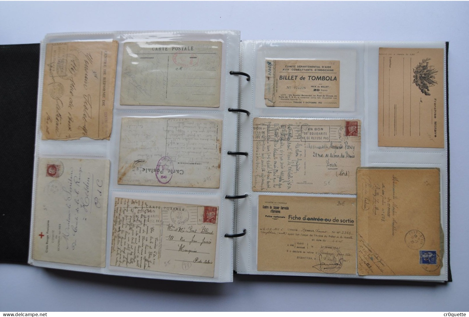 # THEME - MILITARIA / ALBUM MILITAIRE de 390 CARTES POSTALES