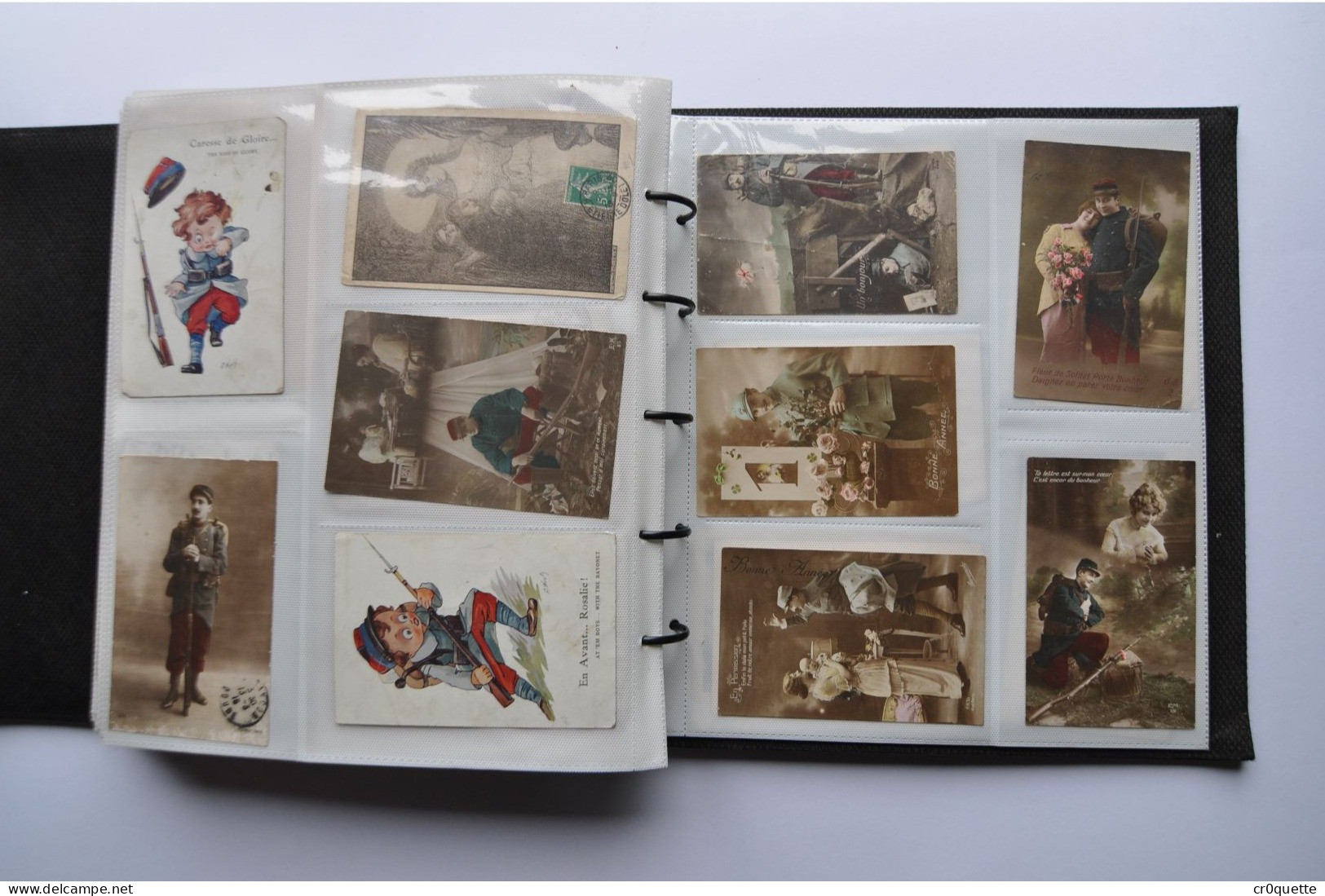 # THEME - MILITARIA / ALBUM MILITAIRE de 390 CARTES POSTALES