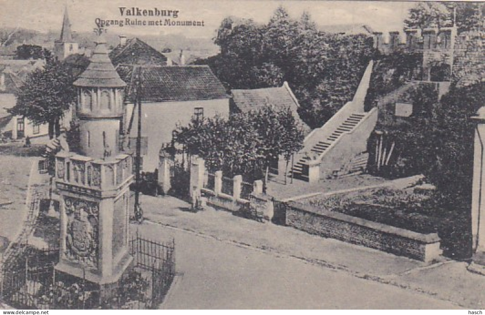 4844339Valkenburg, Opgang Ruine Met Monument. 1920. (linksboven Een Kleine Vouw) - Valkenburg
