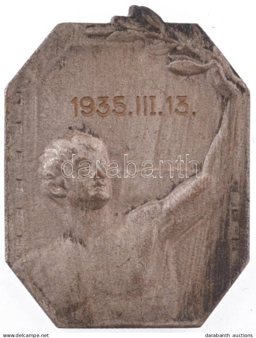 1935. "Műegyetemi Athletikai és Football Club Versenydíja" Ezüstözött Bronz Díjérem "1935. III. 13." Gravírozással (33x2 - Non Classés