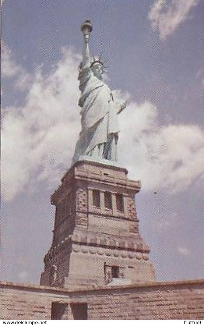 AK 182233 USA - New York City - Statue Of Liberty - Estatua De La Libertad