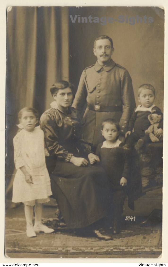 Elegant Family With Teddy Bear / Soldier - Victorian Dress (Vintage RPPC ~1910s) - Jeux Et Jouets