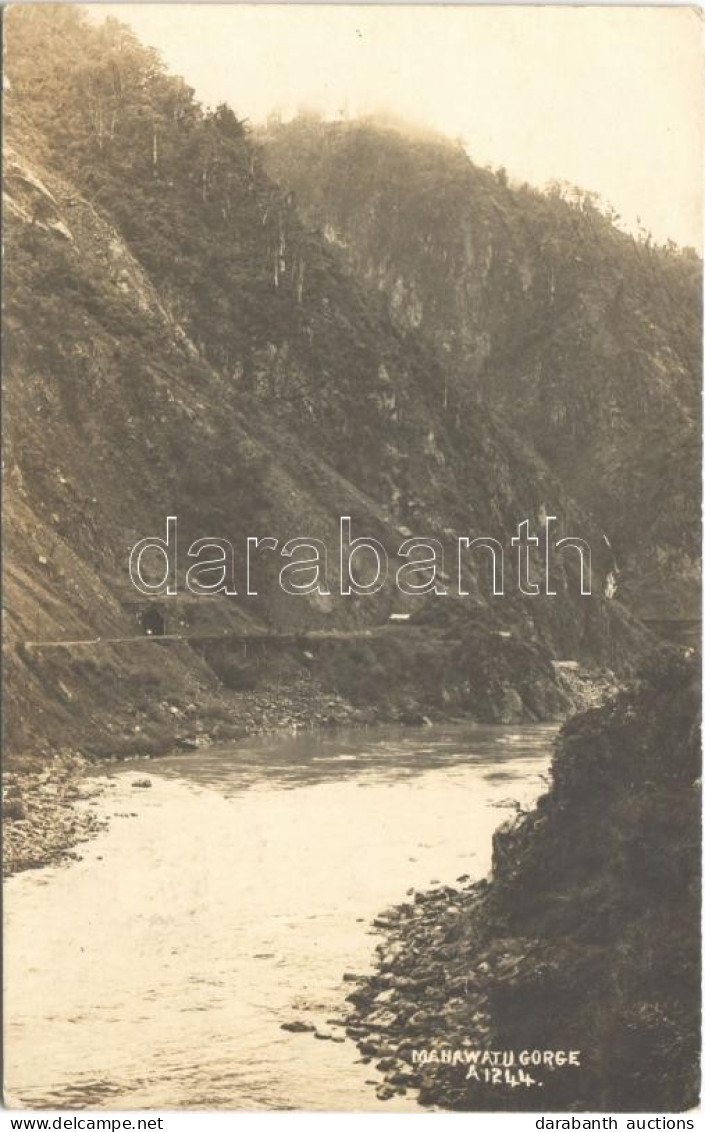 T2/T3 1934 Manawatu Gorge. Photo (tiny Tear) - Unclassified