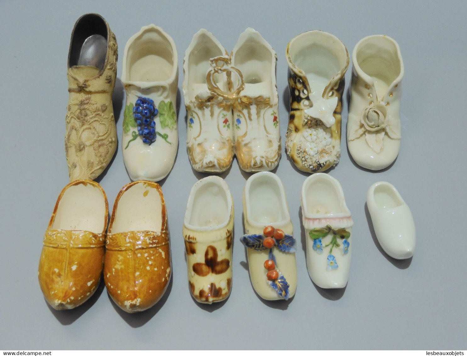 - LOT De  11 SABOTS CHAUSSURES MINIATURES PORCELAINE 1 RESINE OBJETS VITRINE  E - Other & Unclassified