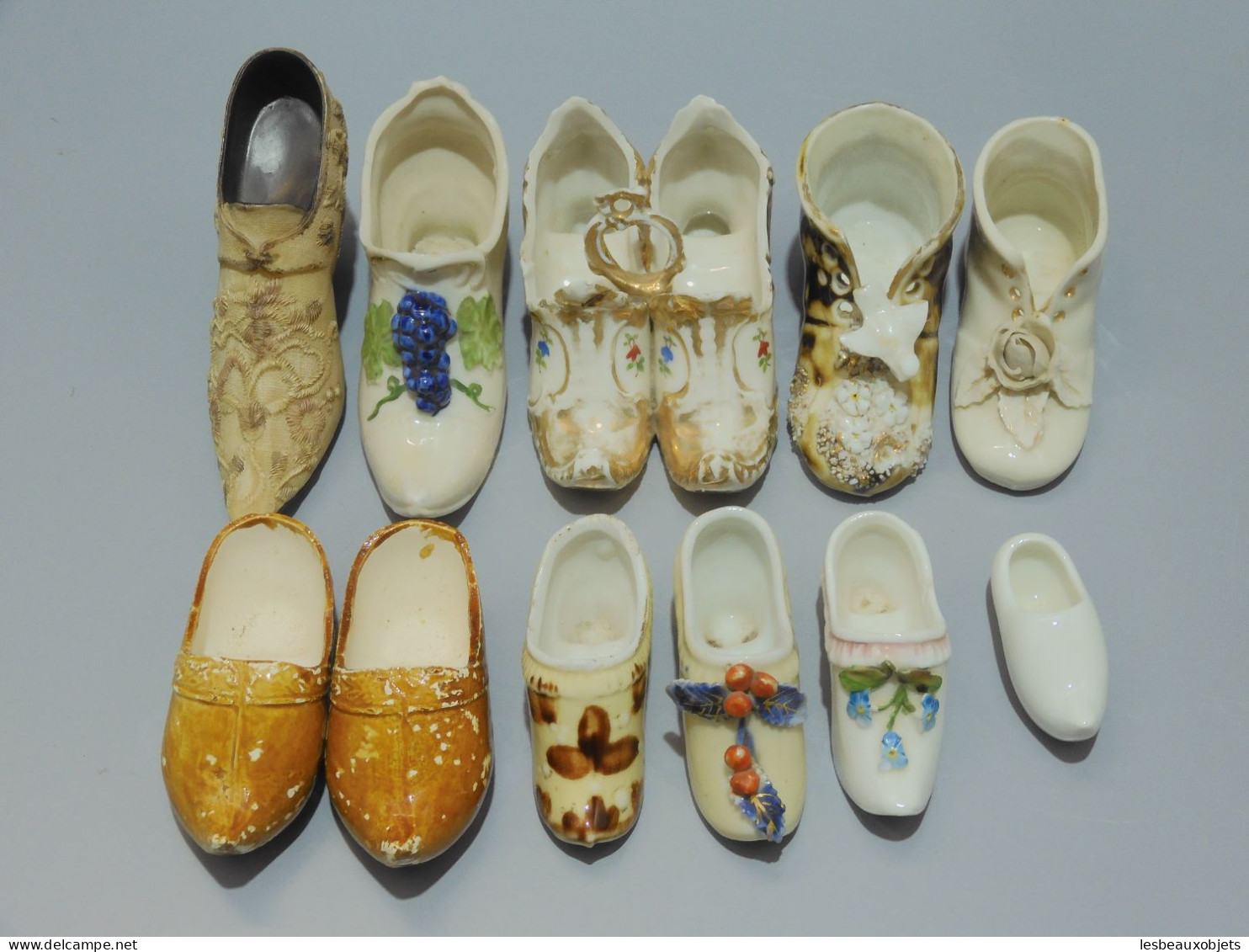 - LOT De  11 SABOTS CHAUSSURES MINIATURES PORCELAINE 1 RESINE OBJETS VITRINE  E - Otros & Sin Clasificación