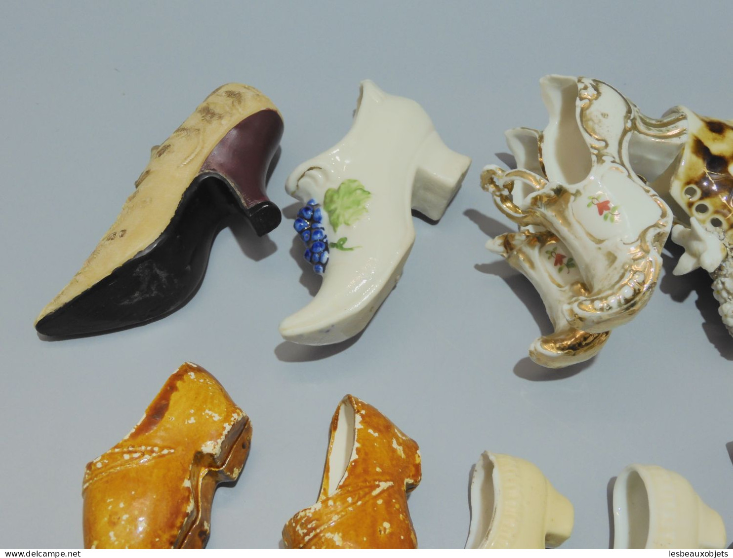 - LOT De  11 SABOTS CHAUSSURES MINIATURES PORCELAINE 1 RESINE OBJETS VITRINE  E - Other & Unclassified