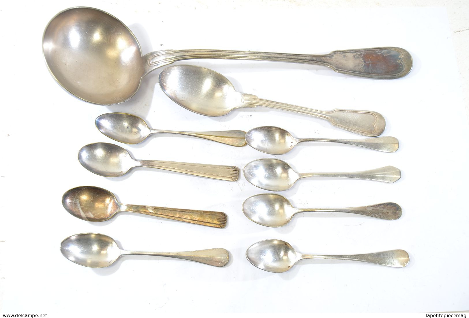 Lot De Cuillères Et Louche En Métal Argenté. Vrac, Lot Dépareillé - Silverware