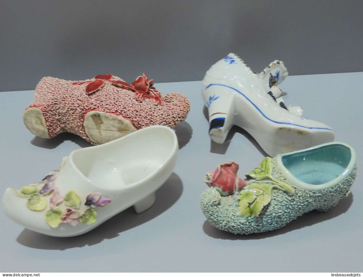 - LOT 6 Grands SABOTS CHAUSSURES PORCELAINE BARBOTINE COLLECTION VITRINE  E