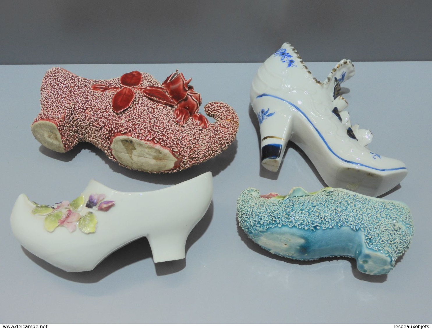 - LOT 6 Grands SABOTS CHAUSSURES PORCELAINE BARBOTINE COLLECTION VITRINE  E