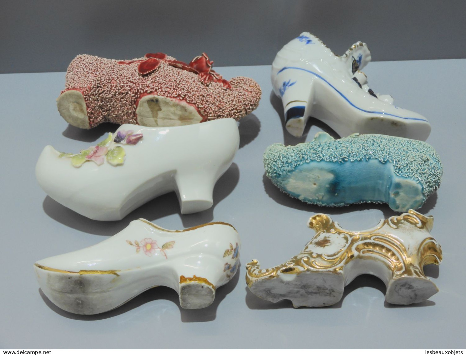 - LOT 6 Grands SABOTS CHAUSSURES PORCELAINE BARBOTINE COLLECTION VITRINE  E