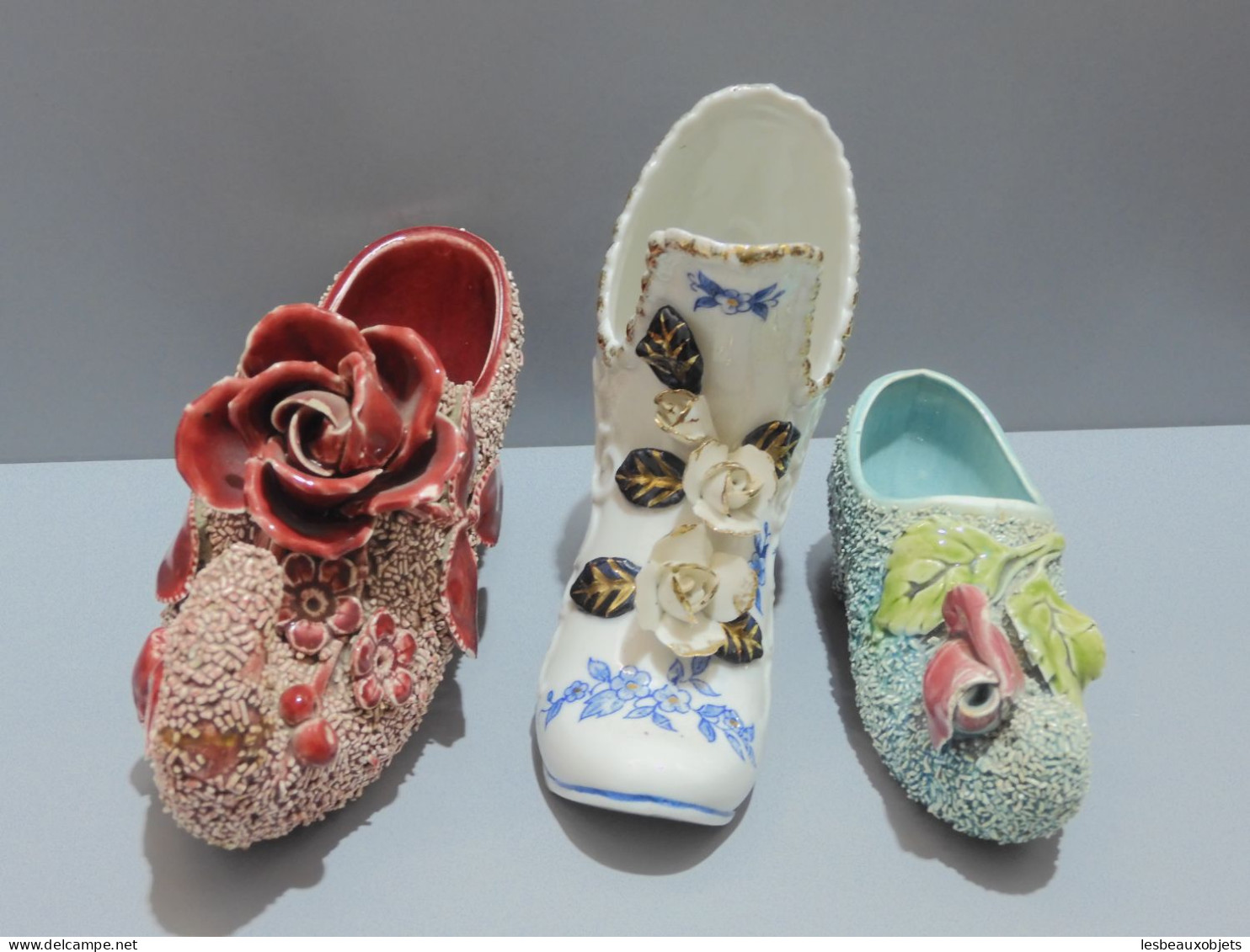 - LOT 6 Grands SABOTS CHAUSSURES PORCELAINE BARBOTINE COLLECTION VITRINE  E