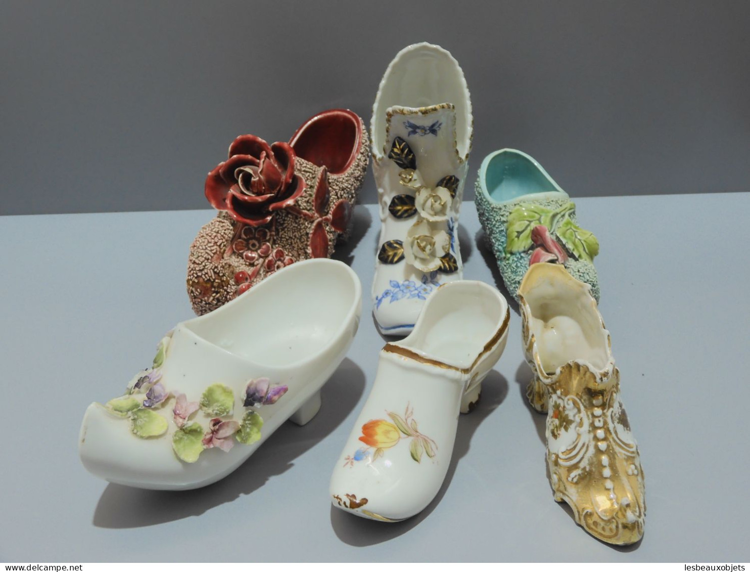 - LOT 6 Grands SABOTS CHAUSSURES PORCELAINE BARBOTINE COLLECTION VITRINE  E