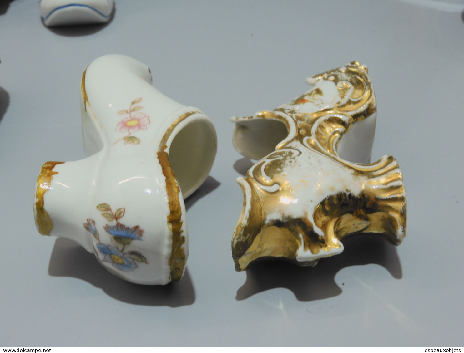 - LOT 6 Grands SABOTS CHAUSSURES PORCELAINE BARBOTINE COLLECTION VITRINE  E