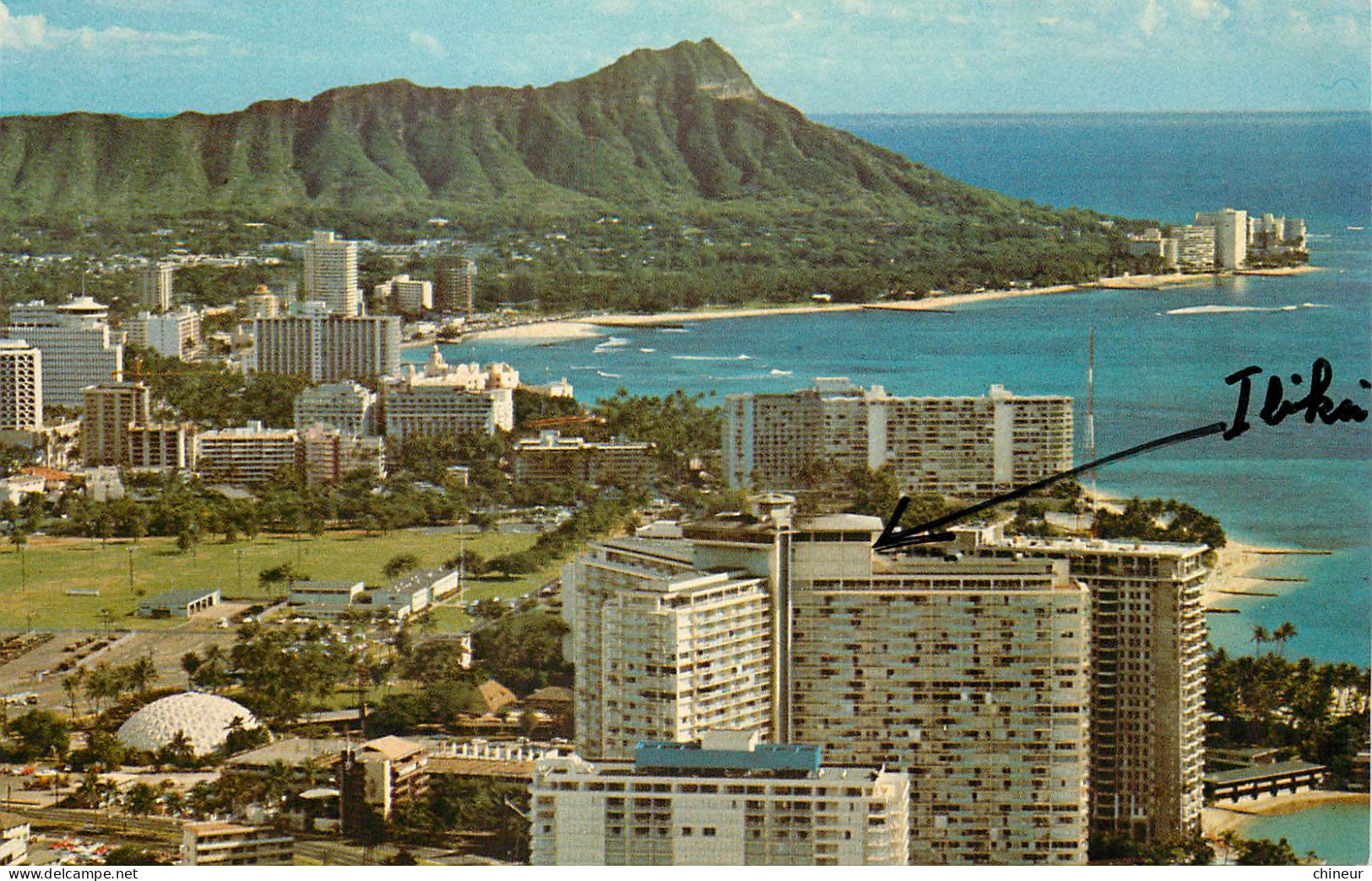 ETATS UNIS WORLD FAMOUS WAIKIKI BEACH AND DIAMOND HEAD STAND MAJESTICALLY WITH THE ILIKAI - Honolulu