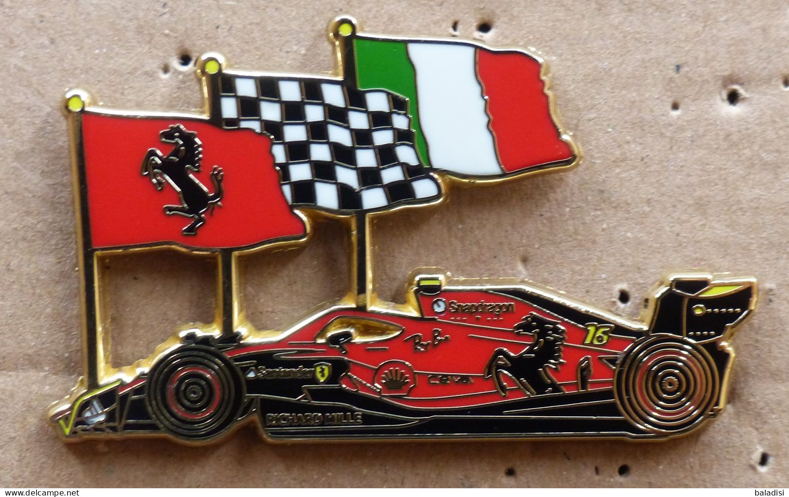 Lot De 2 Pins SUPERBE PIN'S FERRARI F1, Drapeaux ITALIEN, 60mm, 25ex Au Dos, - Ferrari