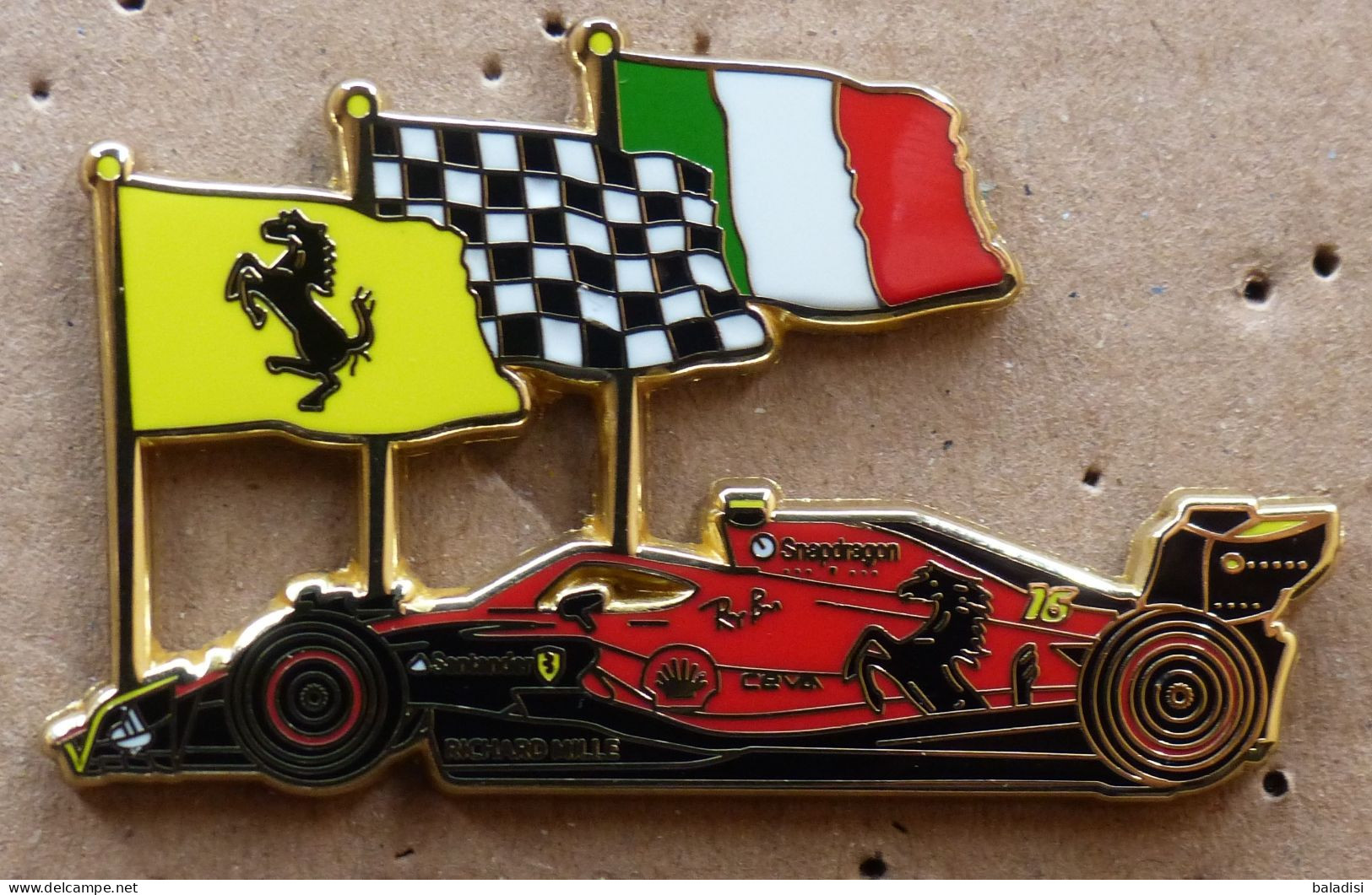 Lot De 2 Pins SUPERBE PIN'S FERRARI F1, Drapeaux ITALIEN, 60mm, 25ex Au Dos, - Ferrari