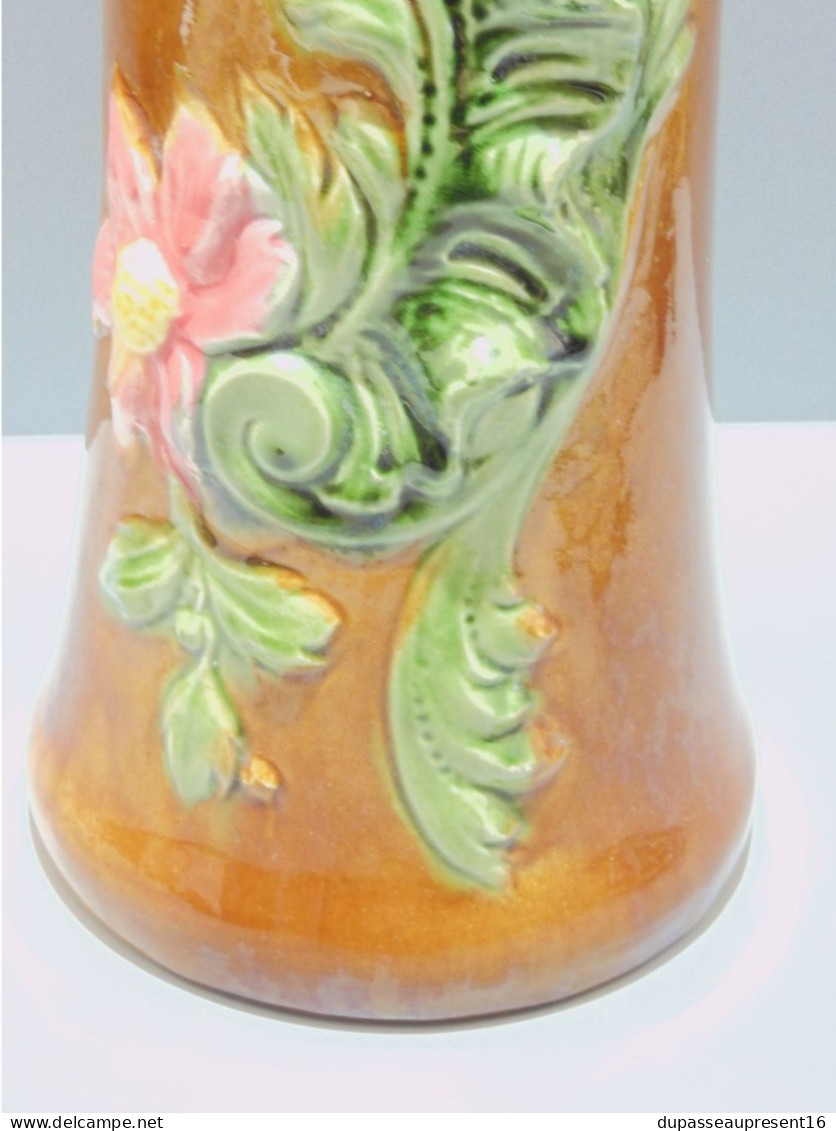 -JOLI VASE ANCIEN BARBOTINE Décor Floral En EPAISSEUR COLLECTION Déco XXe   E - Autres & Non Classés