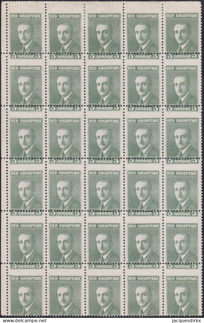 Albania      .  Y&T  .   Sheet  30 Stamps  .  Misperforated  (2 Scans)     .    **   (4 Stamps:  *)       .    MNH - Albanië