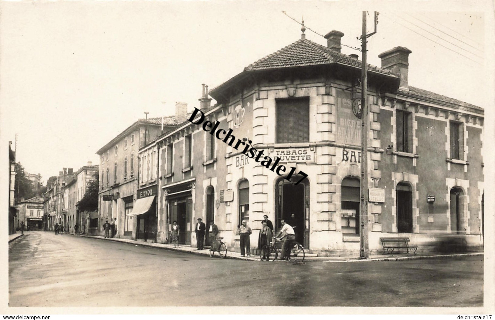 CPSM 17 0244 MONTENDRE - GRAND' RUE - CARTE PHOTO ANIMÉE PERSONNAGES ET COMMERCES NON ÉCRITE ET NON CIRCULÉE - Montendre