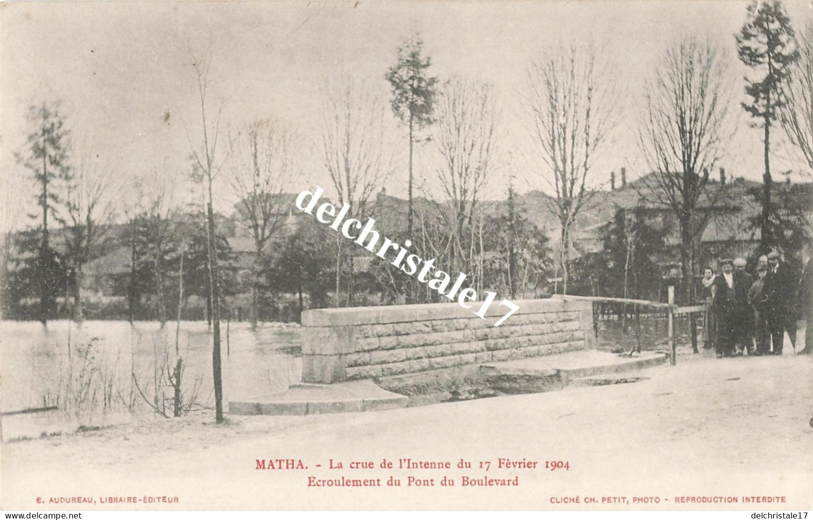 CPA 17 0142 MATHA - La Crue De L'Intenne Du 17 Février 1904 - Écroulement Du Pont Du Boulevard - Animée - Matha