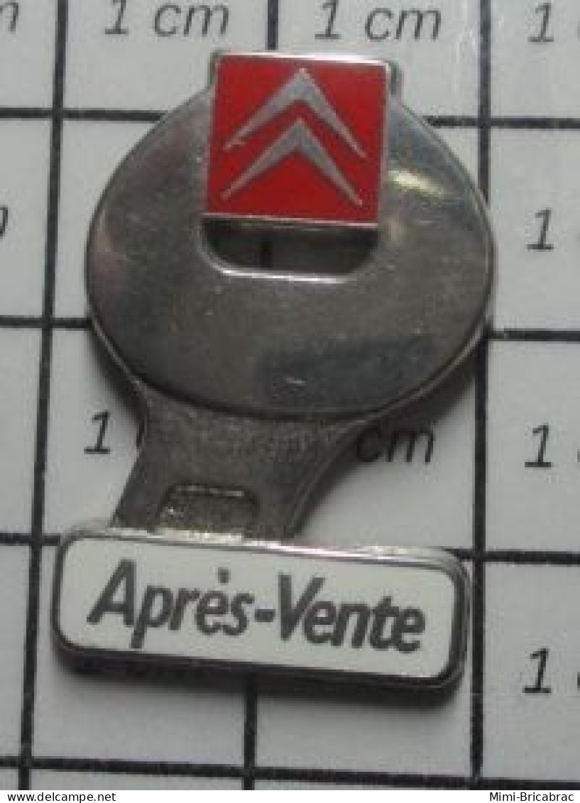 1010 Pin's Pins / Beau Et Rare / AUTOMOBILE / CLE PLATE CITROEN SERVICE APRES VENTE Par AMC - Citroën