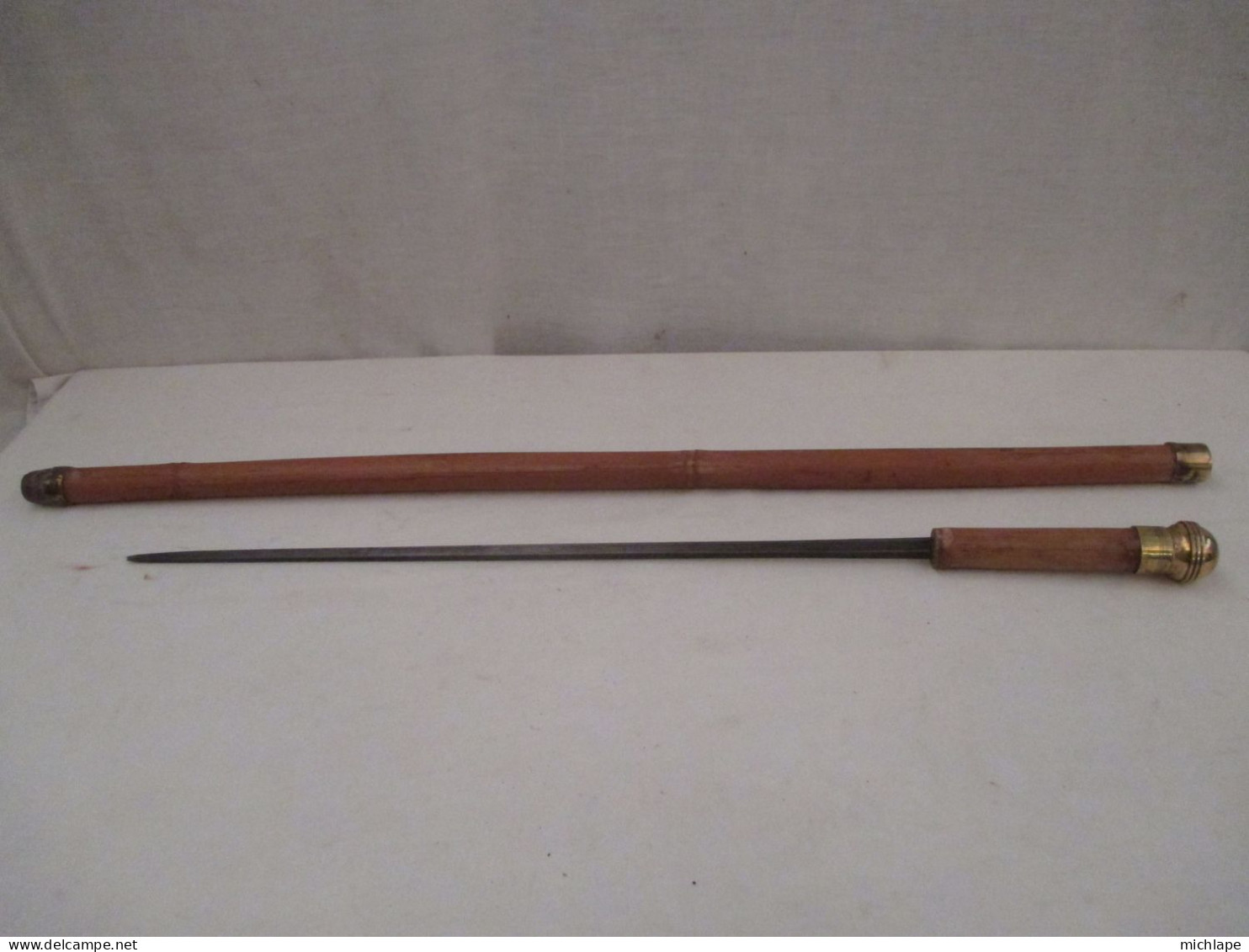 canne  épée  fut en bambou  L 90 cm  lame  a 3 pans creux  48 cm poids 400 gr